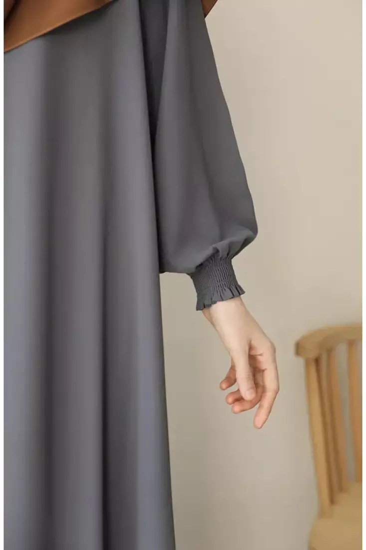 Versatile Zipper Abaya with Adjustable Belt