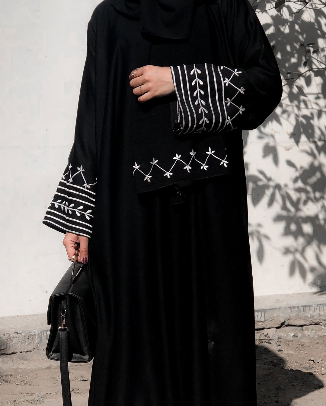 Line Embroidered Abaya