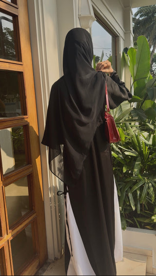 Monochrome Grace Abaya